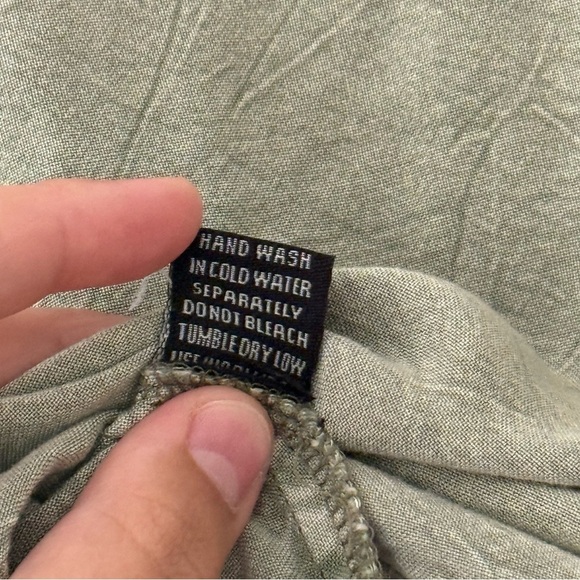 NWOT Sim & Sam 100% Rayon faded green button down shirt Size M tie front - Picture 8 of 9